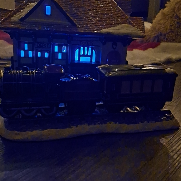🎄The Original Snow Village  《Village Station And Train》🎄 - Picture 8 of 16